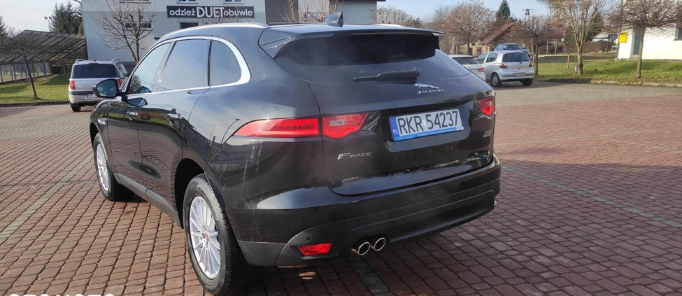 Jaguar F-Pace cena 88900 przebieg: 165200, rok produkcji 2017 z Kisielice małe 781